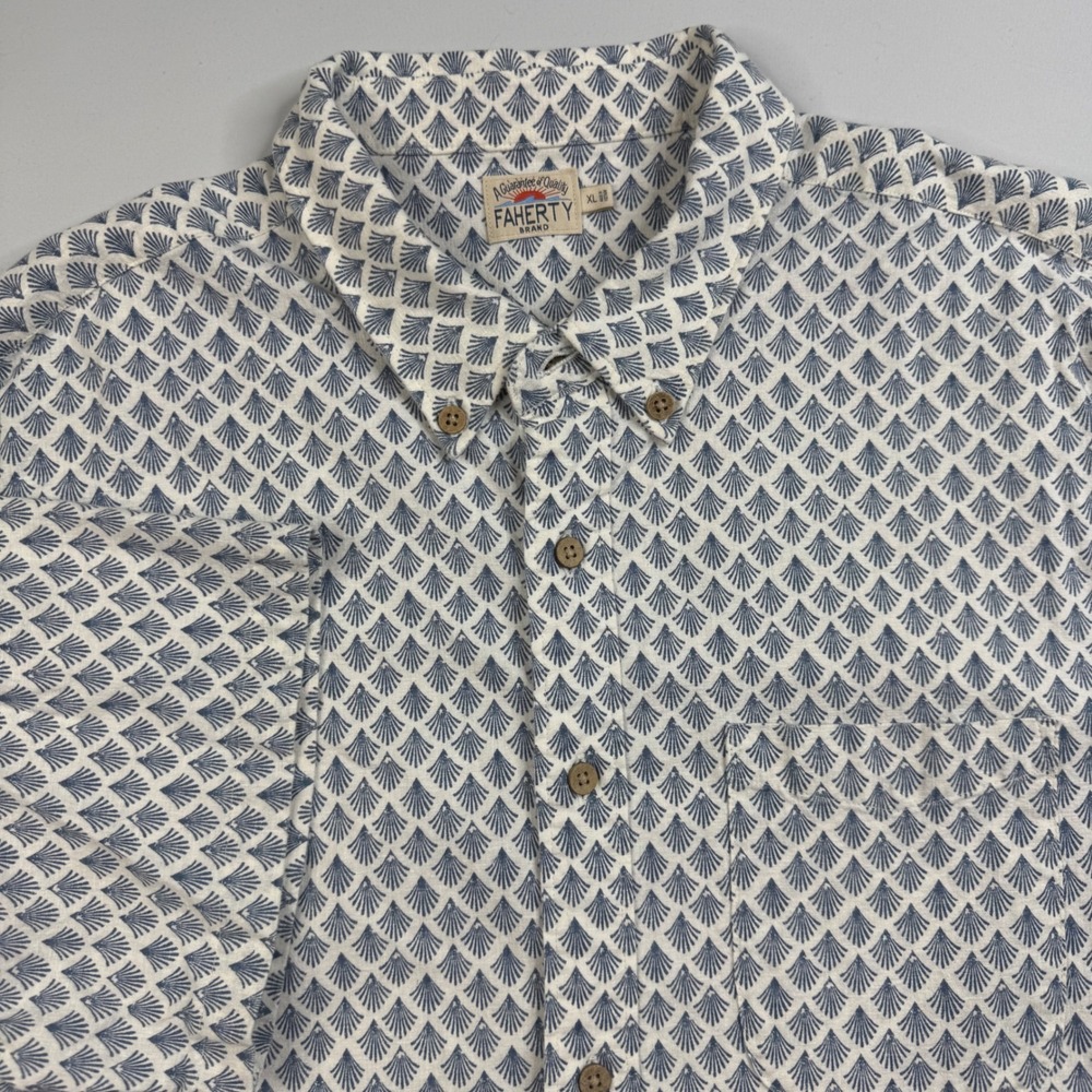 Faherty Brand Mens XL‎ Short Sleeve Button Down Shirt Blue White Geometric Fan